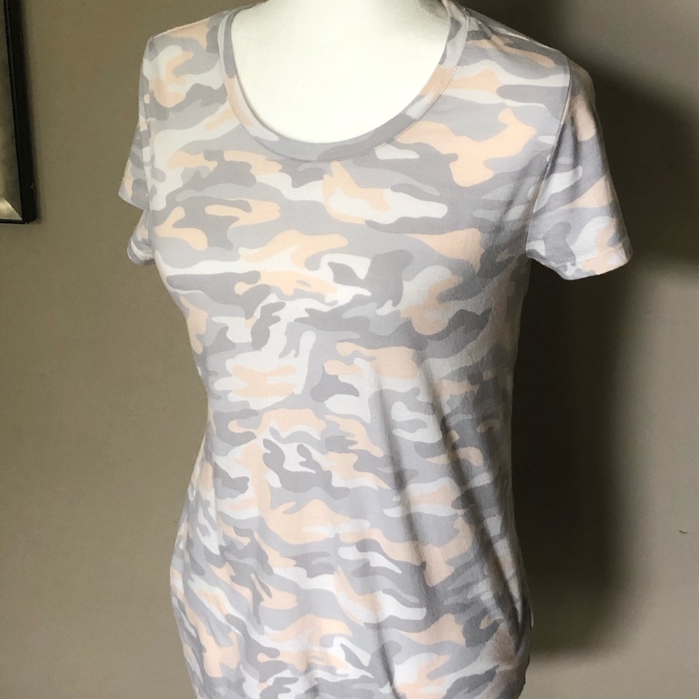 Gap camo t-shirt size Medium
